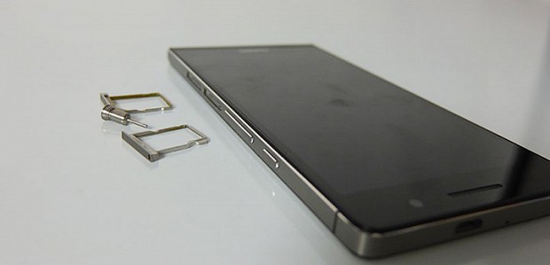 Micro SIM + SD tálca