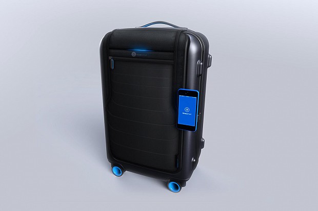 bluesmart-connected-suitcase-iphone-attached-1500x1000