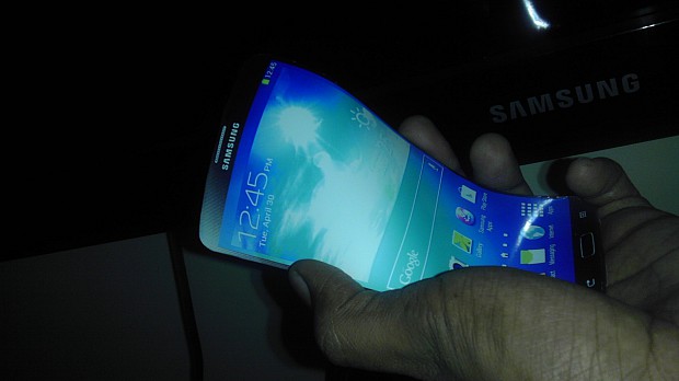 Samsung_Galaxy-S6-flexible-display