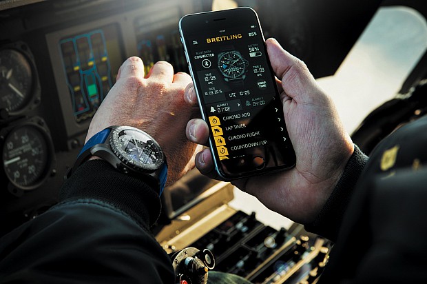 Breitling-B55-Connected-pilota