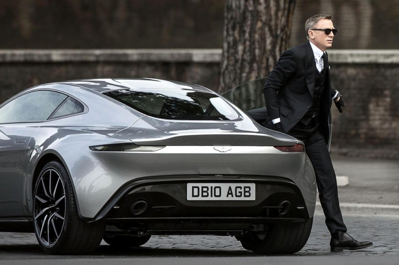 ASTON-MARTIN-james-bond-db10