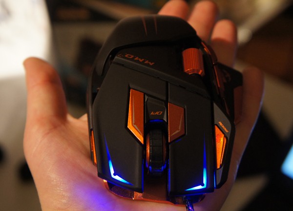 mad-catz-mmo-mouse-in-hand