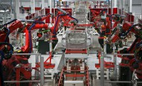Elképesztő robottechnológia a Tesla gyárban