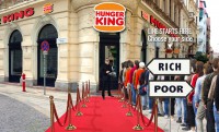 Hunger King: pénzt osztanak az Opera mellett ma nyitó fake gyorsétteremben