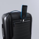 bluesmart-connected-suitcase-iphone-charge-1500×1000